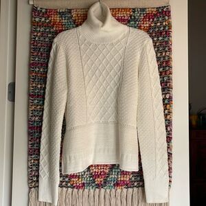 Scoop off white turtleneck